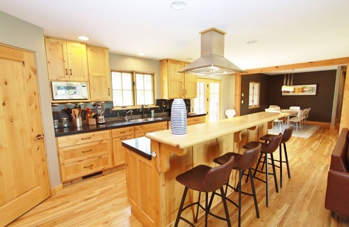 Bozeman House | Black Bear Ranch -Large home near Bozeman's Hyalite Canyon with peace & quiet