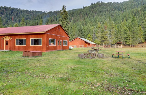 De Borgia Apartment | Black Diamond Guest Ranch Studio: Hike & Fish