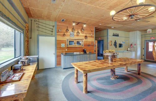 De Borgia Apartment | Black Diamond Guest Ranch Cabin w/Lodge Access!