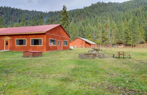 De Borgia Apartment | Black Diamond Guest Ranch Studio Hike and Fish