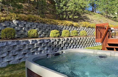 Spokane House | Blackhawk 5BD Home: Hot Tub, Arcade, near Whitworth & Green Bluff