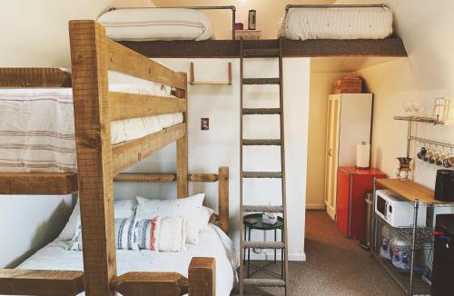 Livingston Apartment | Blackhawks Nest