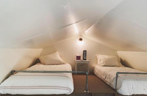 Livingston Apartment | Blackhawks Nest