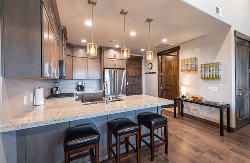 Park City Condo | Blackstone Luxury 2br, Walk to Skiing at Cabriolet, Mountain View, Shared Pool and Hot tub, Gym