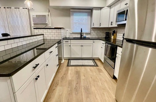Joslyn Castle Apartment | Blackstone & UNMC, Midtowm Charm