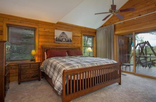 Brevard House | Blissful Bears Mountain · Blissful Bear Cabin, Long Range View 2