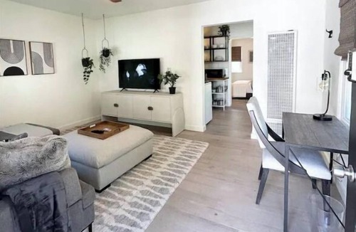 Palms House | Blissful Bungalow in Culver City Walk to Shops, Metro, Museums