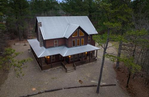 Broken Bow House | Blossom Belle Lodge Luxury cabin 4 Bedroom, 3.5 Bath sleeps 11