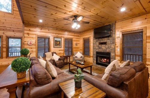 Broken Bow House | Blossom Belle Lodge Luxury cabin 4 Bedroom, 3.5 Bath sleeps 11