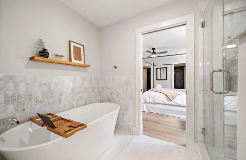 Shady Acres House | Blue Bungalow In Houston Heights! Walkable to Popular Bars
