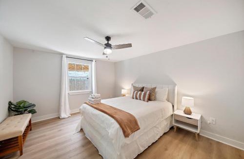Shady Acres House | Blue Bungalow In Houston Heights! Walkable to Popular Bars