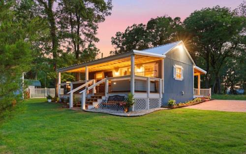 Dogwood House | Blue Haven Retreat Private Lakefront Escape