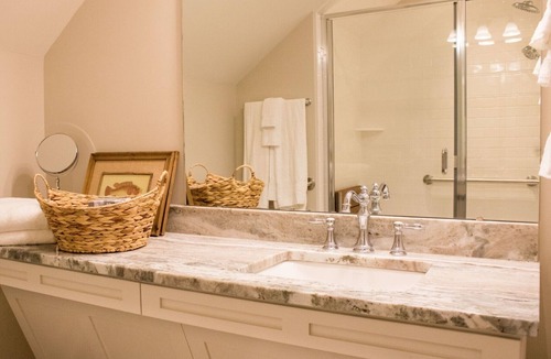 Oriental Hotel | Blue Heron Suite w/King Bed, ADA - River Dunes