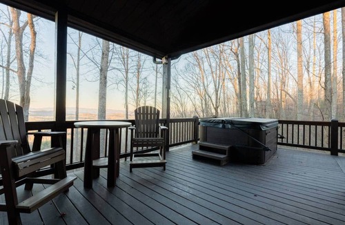 Morganton House | Blue View Lodge | Mountain Views & Movie Theater