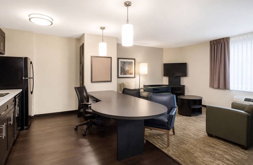Richfield Hotel | Blue Way Inn & Suites Extended Stay Bloomington Airport - Minneapolis