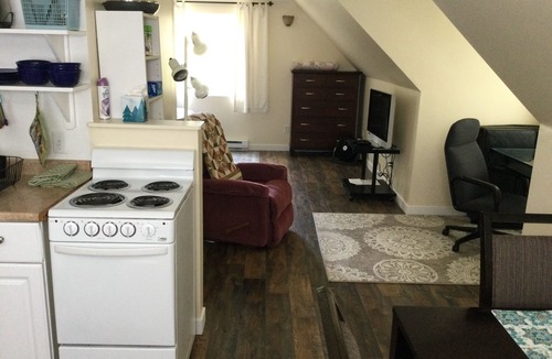 Jefferson City Apartment | Bluebell Mountain Studio Loft with indoor Garage Parking - Helena/Jefferson City