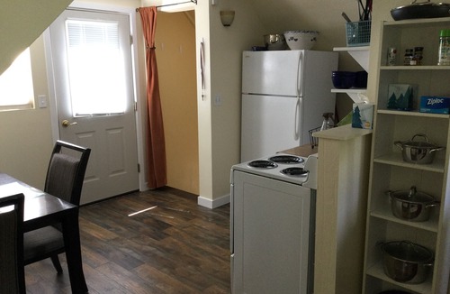 Jefferson City Apartment | Bluebell Mountain Studio Loft with indoor Garage Parking - Helena/Jefferson City
