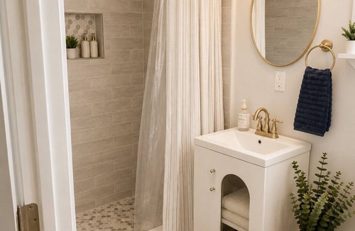 McRae Apartment | Blueberry Suite/Small-Town Charm & Comfort