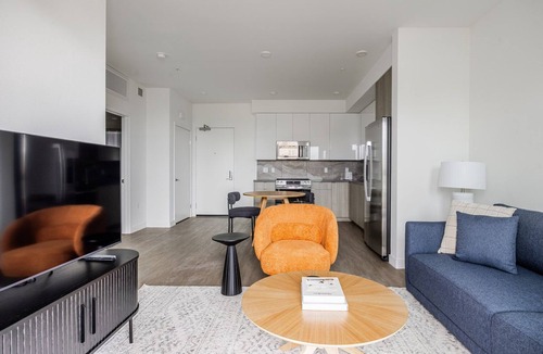 Central San Pedro Apartment | Blueground | San Pedro, AC, balcony, nr USS Iowa