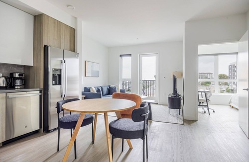 Central San Pedro Apartment | Blueground | San Pedro, AC, balcony, nr USS Iowa