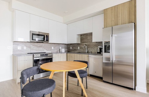 Central San Pedro Apartment | Blueground | San Pedro, AC, balcony, nr USS Iowa