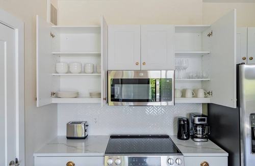 Scofield Farms Apartment | Blueground | Scofield Farms, pool, nr Walnut Creek Park