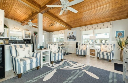 San Luis House | Bluewave Paradise - Huge Deck Overlooking the Sea!