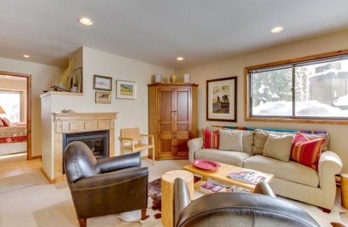 Elkhorn Village Apartment | Bluff Mountain Charmer