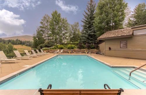 Elkhorn Village Apartment | Bluff Mountain Charmer