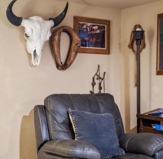 Central - Terry Apartment | Bo's Old West Den with Off Street Parking