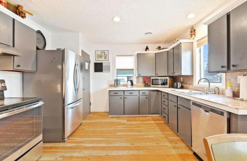 Central - Terry House | Bo360 Multi-Family Group Sanctuary with Hot tub