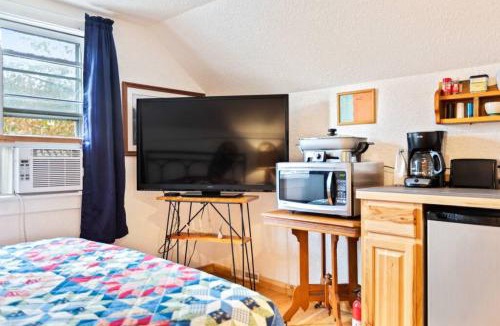 Central - Terry Apartment | Bo360 Old West Landing with Hot Tub and Sunrise Views