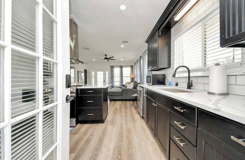 Clear Lake Shores House | Boardwalk Bungalow Family Fun for All - Sleeps 10
