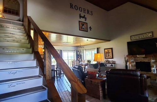 Negreet House | BOAT RAP2 PIERS 3 CAR GARAGE FISH CLEANING STATION