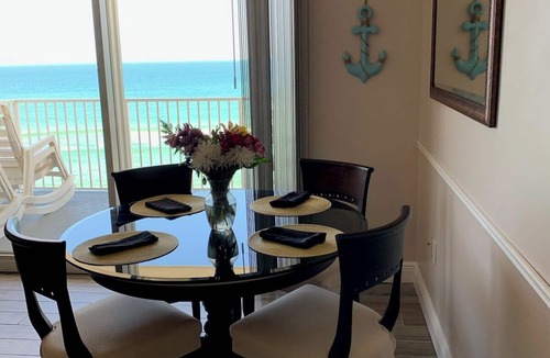 Sunny Shores Condo | Bobby's oceanfront 2 king suites and bunk beds condo