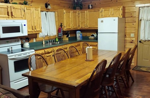 Moravia Cabin | Bobcat's Den - Dog Friendly - Sleeps up to 8