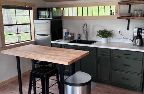 Rexford Apartment | Bode's Bunkie – Tiny House with Mountain Views and Lake Access