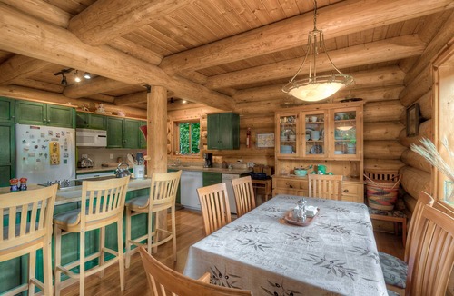Gold Bar Cabin | Bonny Sky Lodge- private riverfront log cabin w/mountain view, hot tub, generator backup!