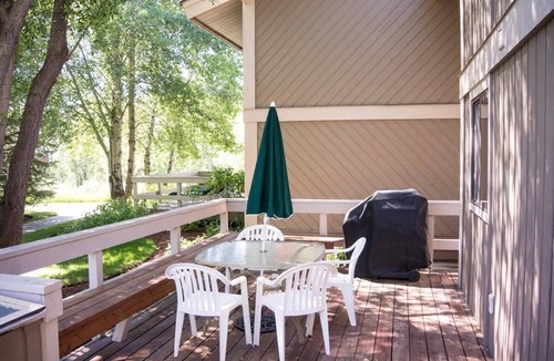 Elkhorn Village Condo | Book a Holiday Getaway Today! Charming Condo near Sun Valley Village with WIFI
