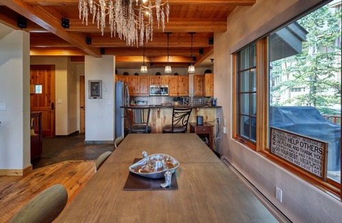 Big Sky House | Book a Holiday Stay! Lovely Ski-in/Ski-out home in Moonlight Basin with Hot Tub!