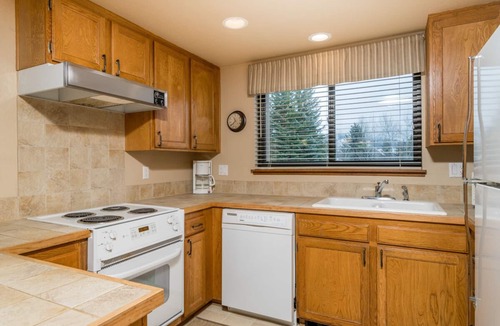 Elkhorn Village Condo | Book a Winter Getaway Today! Appealing Mountain Condo with Golf Course Views in Elkhorn