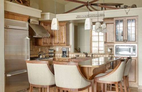 Big Sky House | Book for Holiday Stays! Marvelous townhome with breathtaking views! Hot Tub!