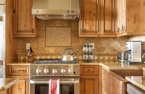 Big Sky House | Book for Holiday Stays! Marvelous townhome with breathtaking views! Hot Tub!