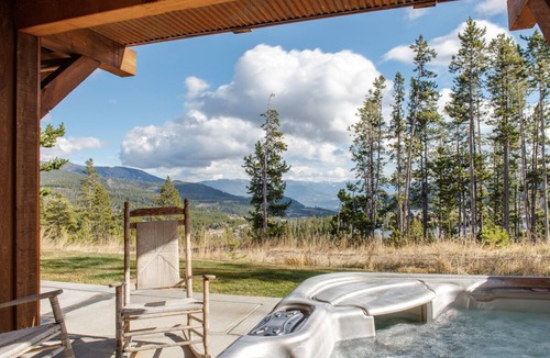 Big Sky House | Book for Holiday Stays! Marvelous townhome with breathtaking views! Hot Tub!