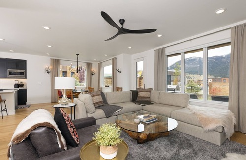 Big Sky House | Book Luxury in Downtown Big Sky | Private Hot Tub | Big Sky Resort Minutes Away