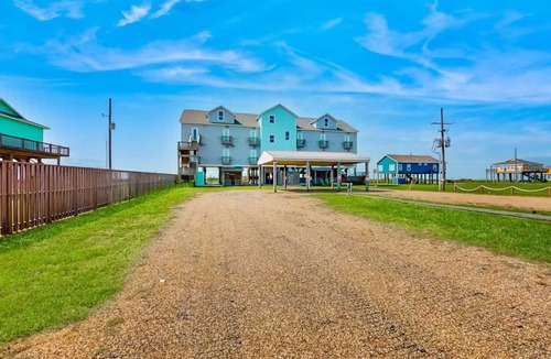 Port Bolivar Cabin | BORA BeachFront 308 Oceanfront 3-beds 2-bath Suite