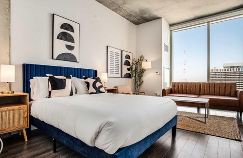 Downtown Phoenix Apartment | Boulevard Stays Highrise STU Sky Pool Parking Gym 21