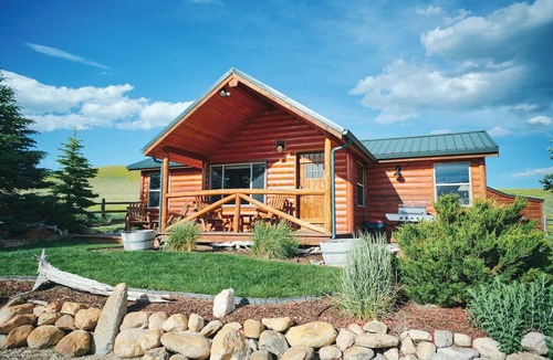Saddlestring Cabin | Bounty of the Bighorns Cabin near Buffalo