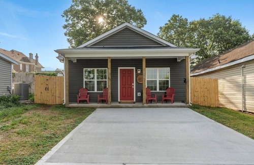 Georgetown House | Bourbon Run - HotTub/Ark 30min/Horse Park 12min/Walk Downtown/4BR Sleeps 8