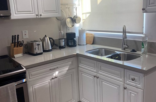 Palms Cottage | Brand new 1-bedroom cottage with A/C and private fenced yard in West Los Angeles